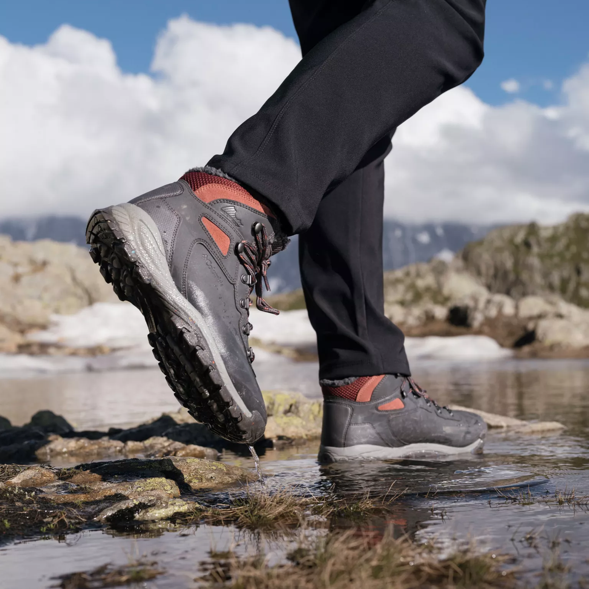 Women's Newton Ridge Waterproof Omni-Heat II - Dark Grey / Beetroot
